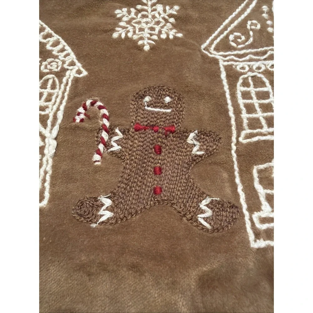 Pottery Barn Gingerbread Village Embroidered Velvet‎ Lumbar Pillow Cover 16